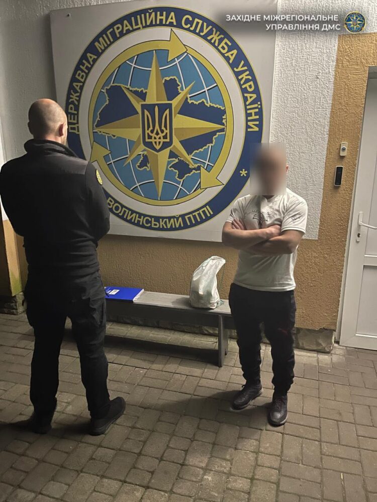 Мігранта з Азербайджану депортують після звільнення з тюрми на Львівщині