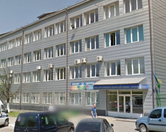 Львівський протезний завод зобов’язали виплатити понад 83 тис. грн швачці за затримку зарплати