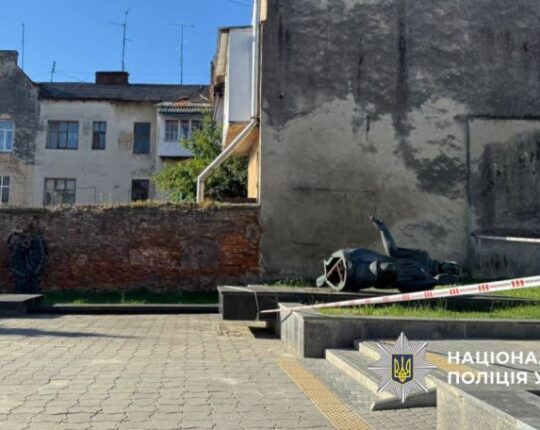 За пошкодження меморіалу у Дрогобичі чоловіка арештували із заставою 133 тис. грн