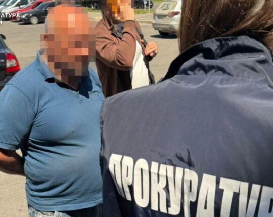 У Львові ексдепутата зі сином затримали під час отримання 7,5 тис. доларів за допомогу ухилянтам
