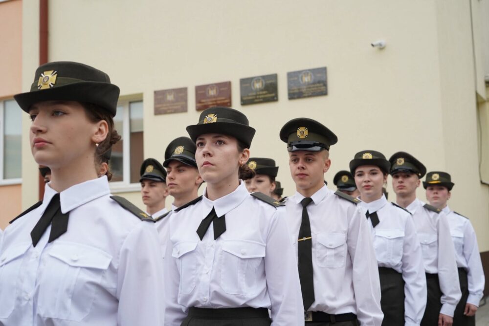 Цьогоріч вперше у Ліцеї імені Героїв Крут завершили навчання дівчата (фото)