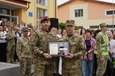 Цьогоріч вперше у Ліцеї імені Героїв Крут завершили навчання дівчата (фото)