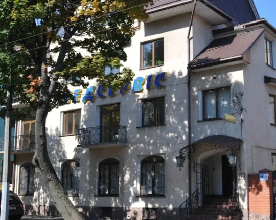 Директора львівської компанії з виробництва медобладнання судили за фіктивне працевлаштування родичів