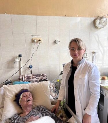 Медики Університетської лікарні врятували 101-річну пацієнтку від інсульту завдяки швидкій тромболітичній терапії