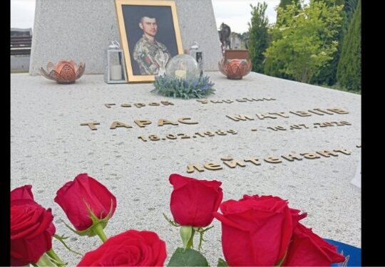 Поліція розшукує вандалів, які пошкодили могилу Героя України Тараса Матвіїва у Жидачеві