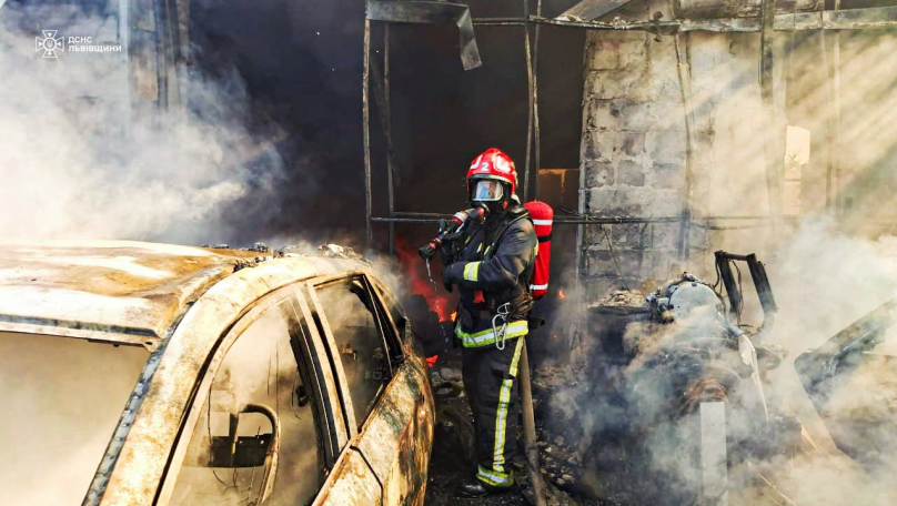 Поблизу Львова спалахнула масштабна пожежа