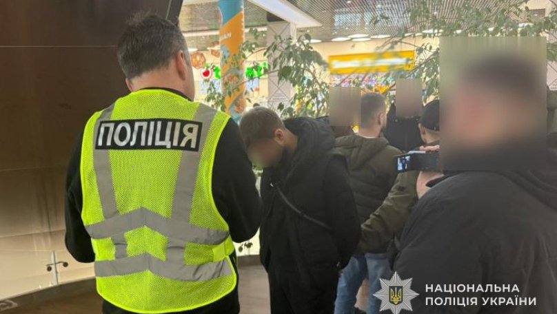 У Львові судили рекетирів, які погрожували родині, побили боржника та вимагали 120 тисяч доларів