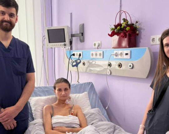 В Університетській лікарні Львова врятували жінку, у якої через пневмонію на 80% відмовили легені