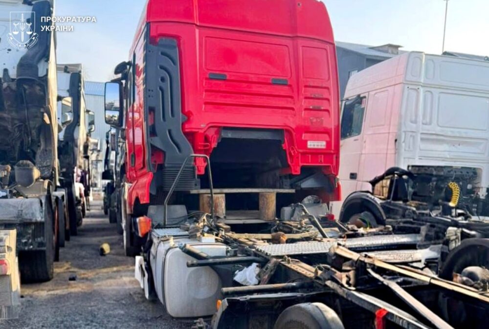 На Львівщині судитимуть чоловіка, який під виглядом гуманітарної допомоги ввіз тягачі для продажу