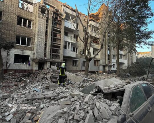 У Львові після ракетного удару вже 36 постраждалих: під завалами шукають двох людей (фото, відео)