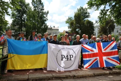 Британські благодійники передали українським захисникам ще 20 позашляховиків (фото)