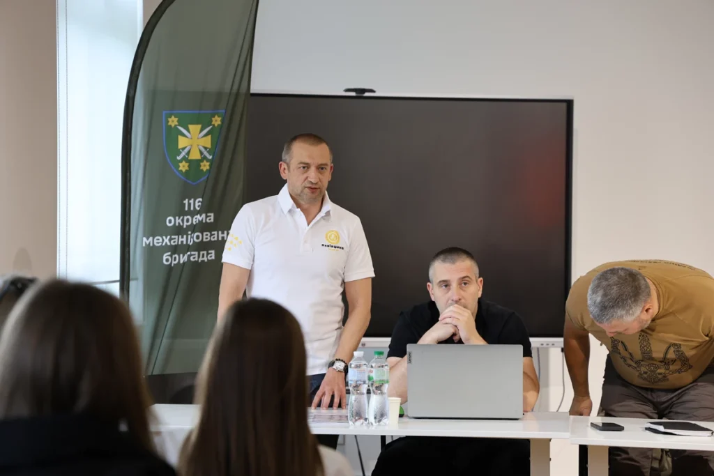 Зустріч із родинами військовослужбовців 116 ОМБр: у Львівській ОВА обговорили пошук зниклих безвісти та підтримку сімей (фото)