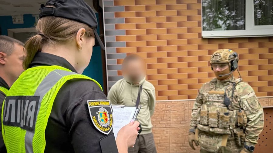 Двох жителів Львівщини затримали за підозрою в організації незаконного перетину кордону
