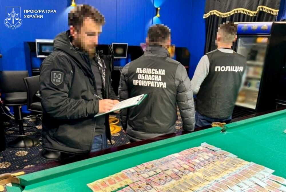 На Львівщині судитимуть учасників злочинної групи, які організували нелегальні казино у Мостиськах та Шегинях