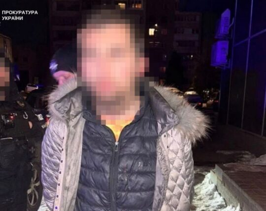 У Львові чоловік вбив ножем сусідку та ховався від поліції у підвалі