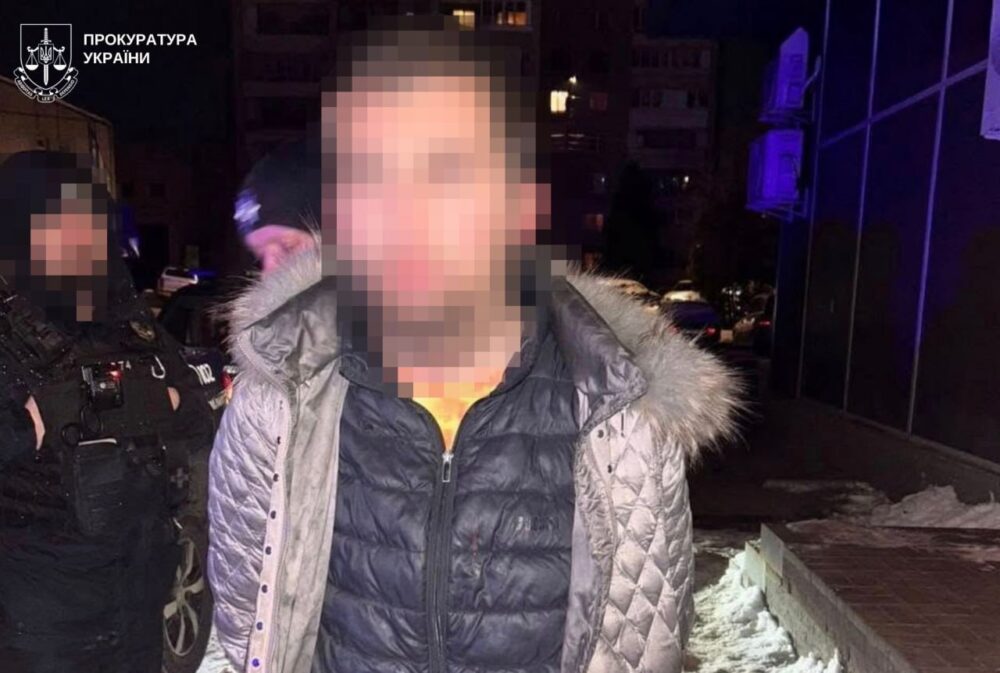 У Львові чоловік вбив ножем сусідку та ховався від поліції у підвалі