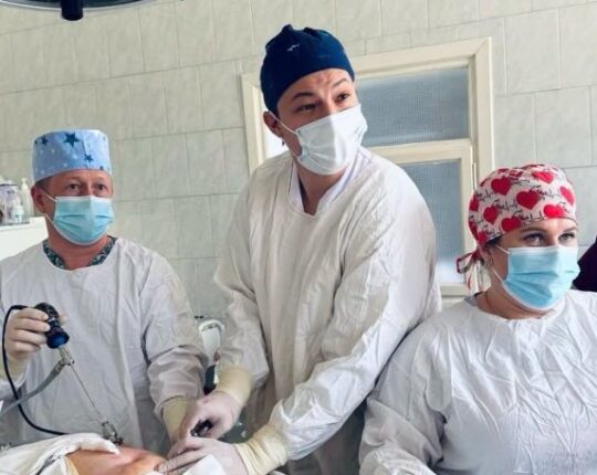 У Львові у 13-річного хлопця виявили рідкісну патологію через виділення з пупка