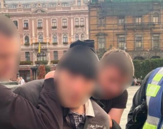 Під час мітингу у Львові затримали чоловіка з ножем
