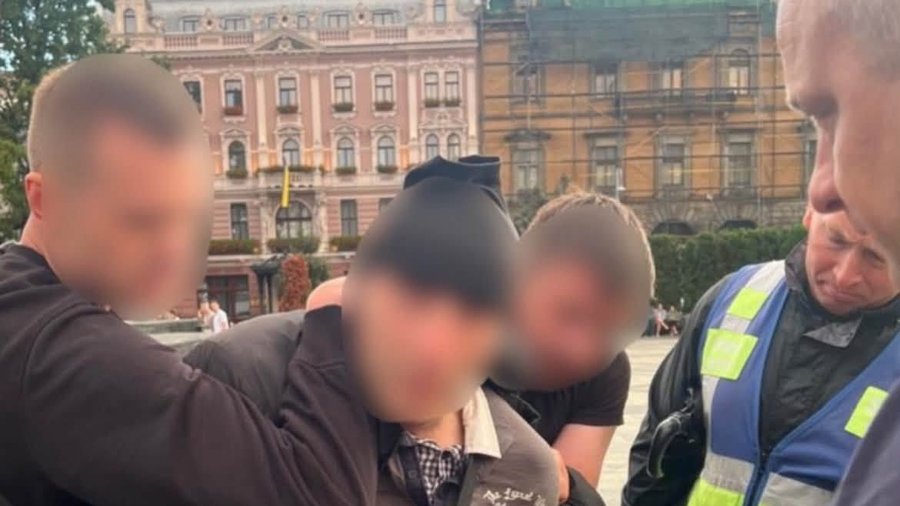 Під час мітингу у Львові затримали чоловіка з ножем