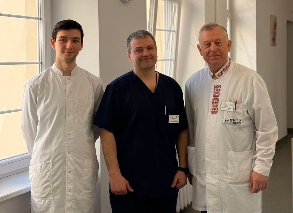 У Львові 8-річному хлопчику з вродженим захворюванням опорно-рухового апарату відновили можливість самостійно ходити