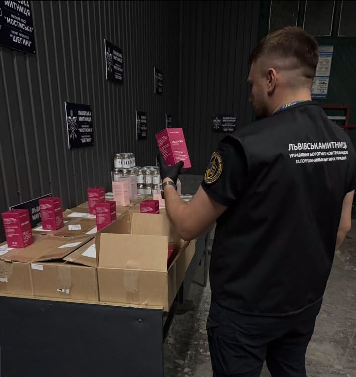 Львівські митники викрили контрабанду з незадекларованими добавками на 500 тисяч гривень