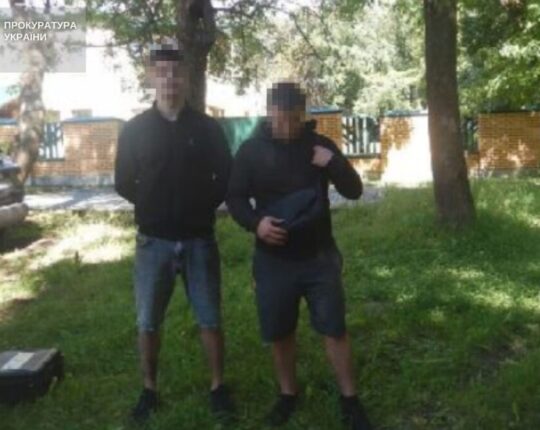 У Львові біля дитсадка затримали двох чоловіків із 75 згортками PVP