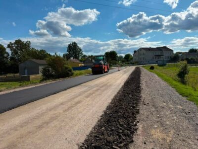 На Львівщині ремонтують дорогу Підкамінь – Чепелі: оновлять близько 2 кілометрів покриття (фото)
