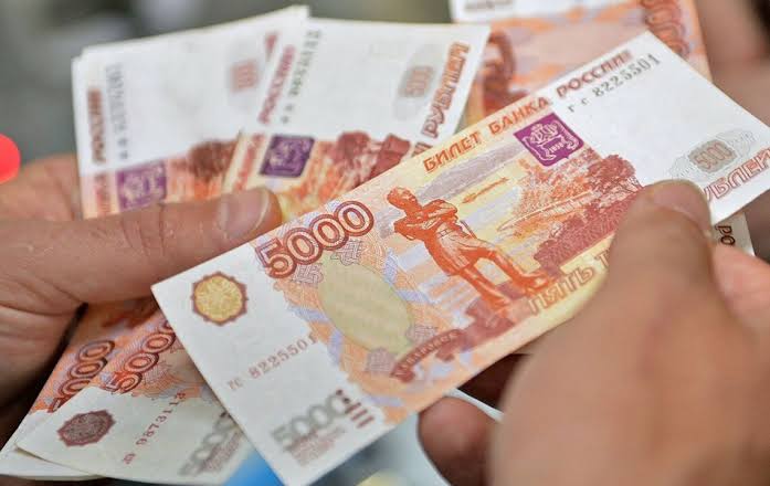 У «Раві-Руській» пасажирка сховала понад 1,5 млн рублів біля спідньої білизни