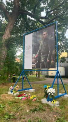 У Львові відзначили 119-річчя Романа Шухевича на місці майбутнього пам’ятника генералу (фото)
