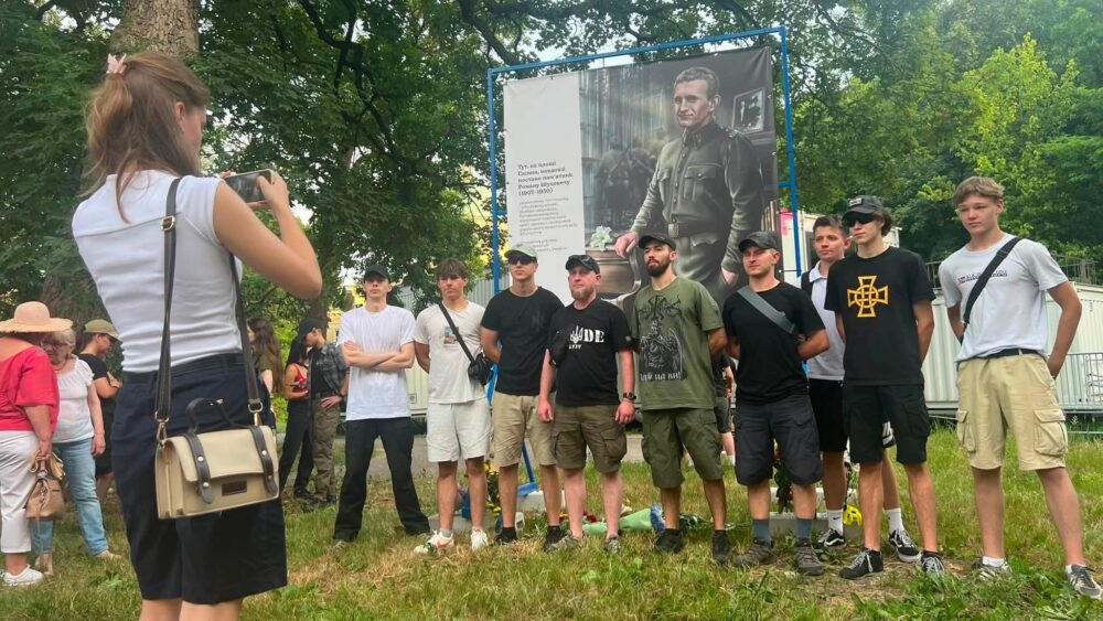 У Львові відзначили 119-річчя Романа Шухевича на місці майбутнього пам’ятника генералу (фото)