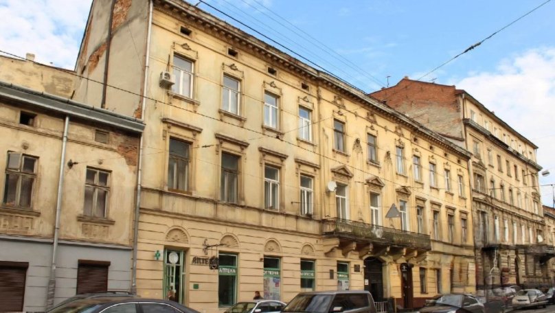 Поліція розслідує пошкодження історичного будинку у Львові через самовільні балкони