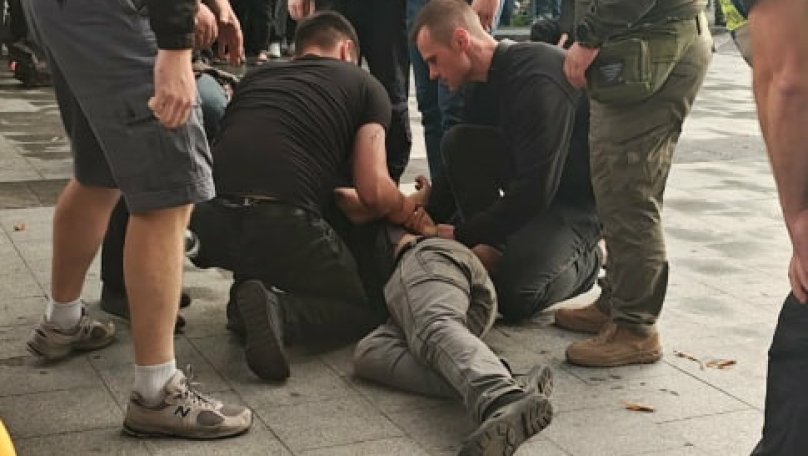 Затриманого на мітингу у Львові чоловіка з ножем перевели до лікарні