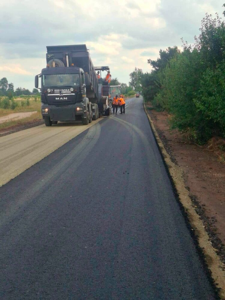 На Львівщині відновили 1,6 км дороги між Грядкою та Городжевом (фото)