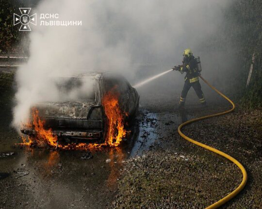 На Львівщині під час руху згоріло авто