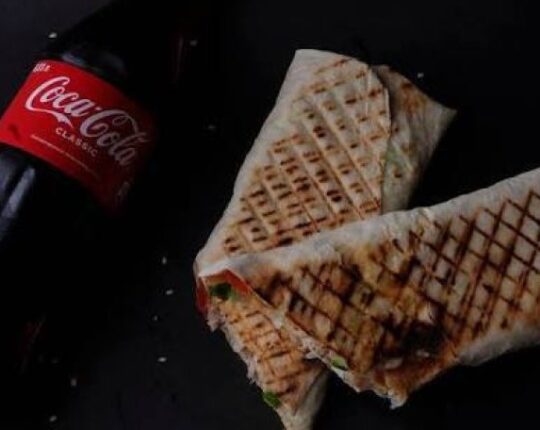 У Львові жінку оштрафували на 10 тис. грн за крадіжку шаурми і Coca-Cola