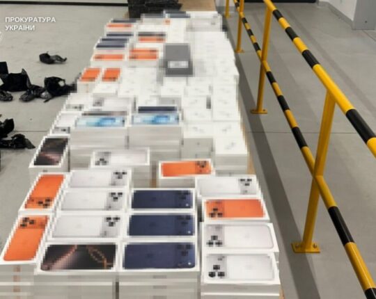 На Львівщині судитимуть водія, який намагався провезти Apple-техніку на понад 35 млн грн