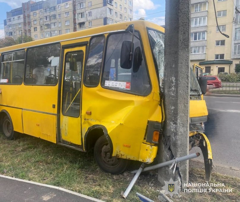 У Львові маршрутка №14 потрапила в ДТП: постраждали пасажири