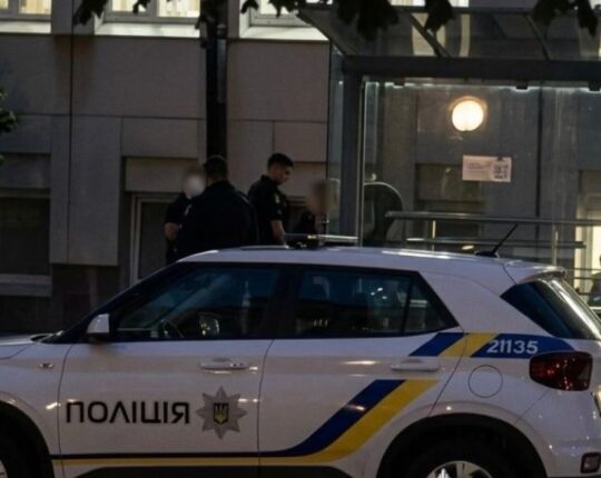 У Львові 15-річна дівчина побила трьох людей на вулиці