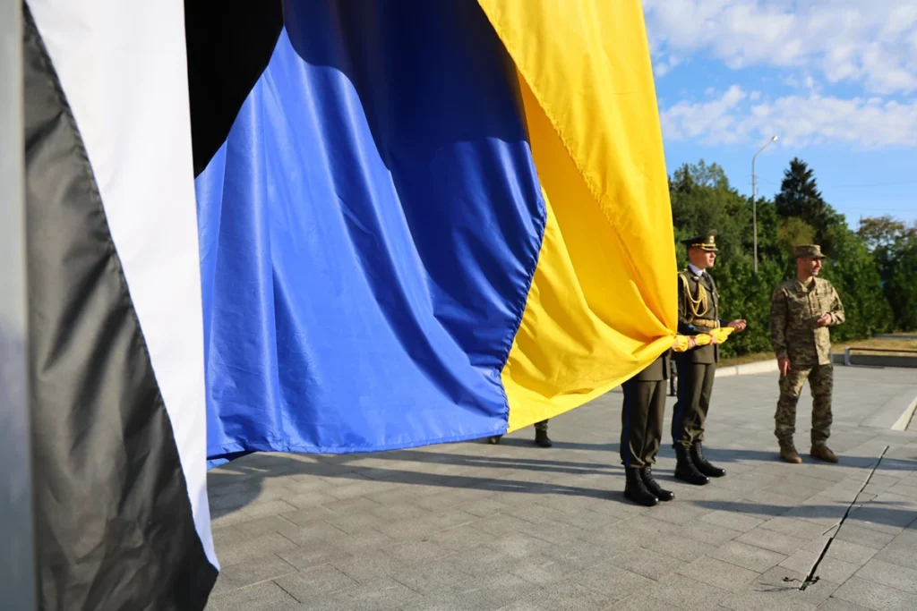 У Львові підняли Прапор Надії на підтримку військовополонених та зниклих безвісти (фото)