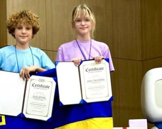 Школярка зі Львова перемогла на змаганнях з робототехніки у Південній Кореї