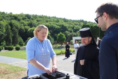 В Уневі відкрили тактильну мініскульптуру Свято-Успенської лаври (фото)