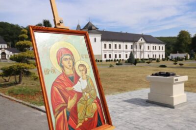 В Уневі відкрили тактильну мініскульптуру Свято-Успенської лаври (фото)