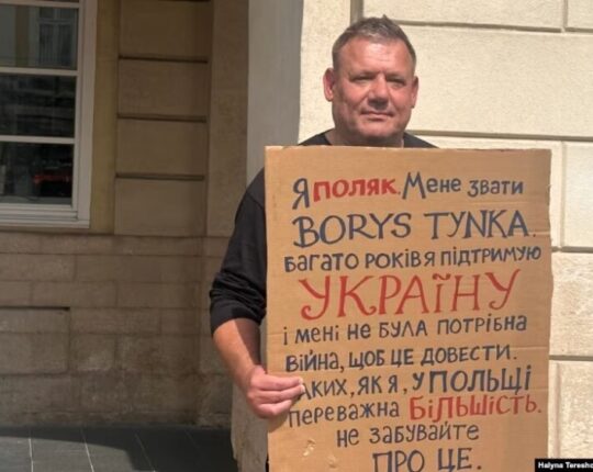 «Забули про Катинь, але згадали Волинь». Поляк із Кракова приїхав до Львова захищати українців