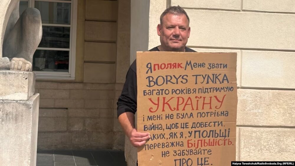 «Забули про Катинь, але згадали Волинь». Поляк із Кракова приїхав до Львова захищати українців