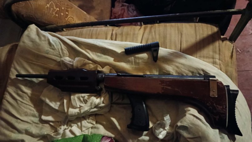 У селі на Львівщині поліція знайшла гвинтівку та десятки патронів