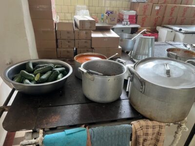У львівській школі №32 виявили грубі порушення: продукцію вилучають, харчоблок закрили на 10 днів (фото)