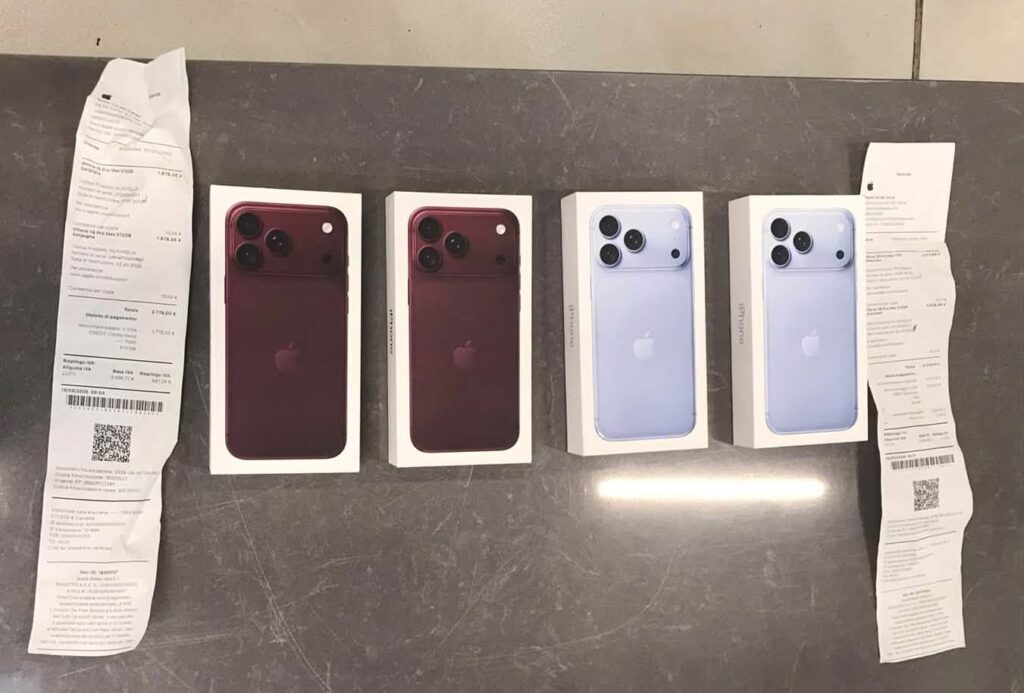 Перші в Україні: львівські митники зупинили контрабанду новеньких iPhone 18 Pro Max на кордоні (фото)