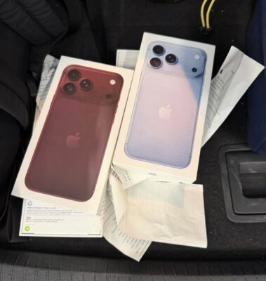 Перші в Україні: львівські митники зупинили контрабанду новеньких iPhone 18 Pro Max на кордоні (фото)