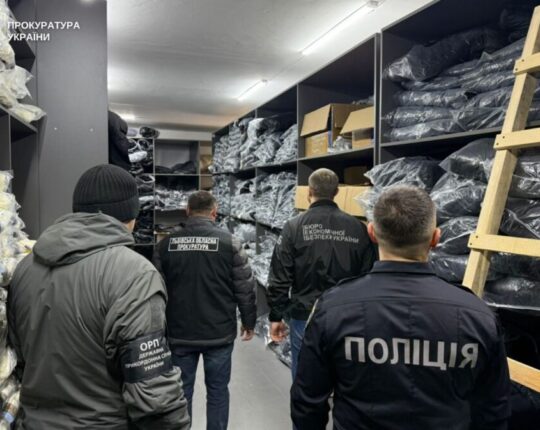 На Львівщині викрили підпільний бізнес із підробками брендових речей на майже 98 млн грн