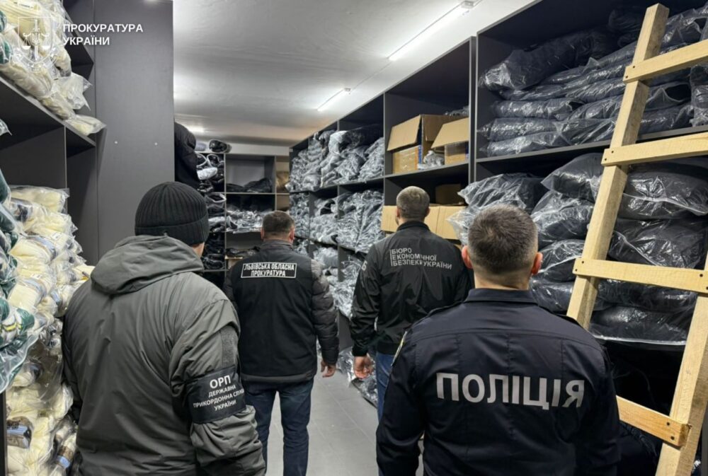 На Львівщині викрили підпільний бізнес із підробками брендових речей на майже 98 млн грн